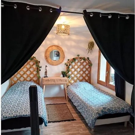 Holiday home Maison A Colombage Dans Cour Privee Avec Jardin Sur Les Remparts Du Village Bergheim