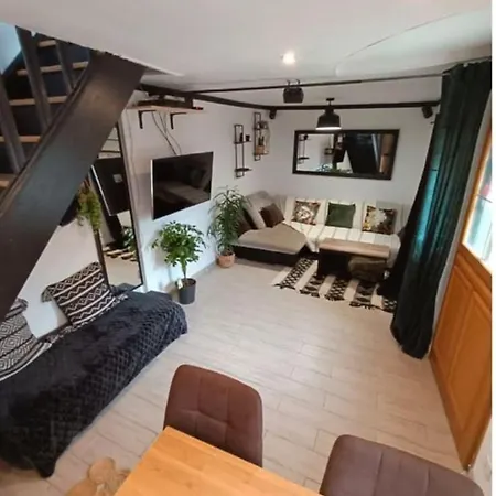 Holiday home Maison A Colombage Dans Cour Privee Avec Jardin Sur Les Remparts Du Village *