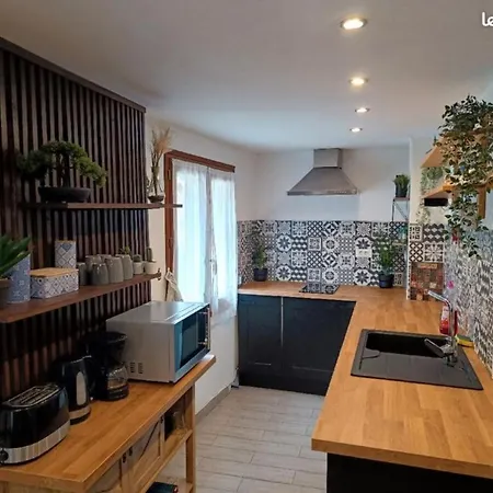 Maison A Colombage Dans Cour Privee Avec Jardin Sur Les Remparts Du Village Bergheim